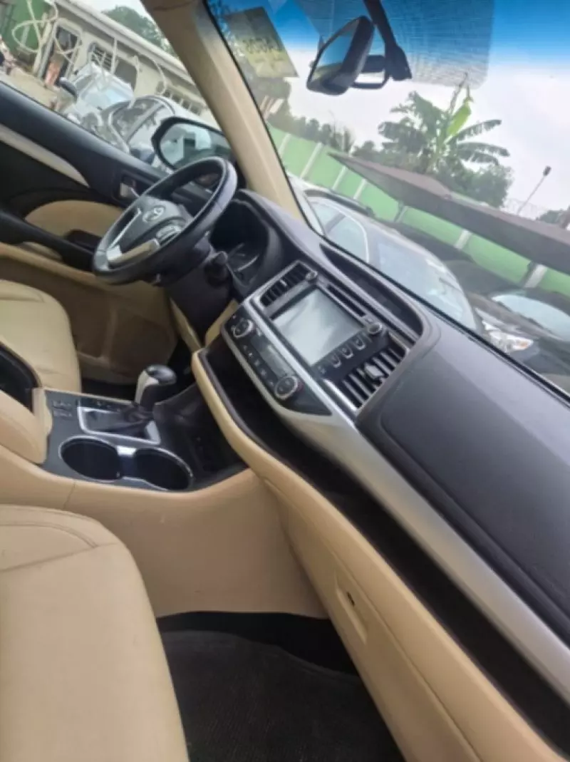 Toyota Highlander   - 2014