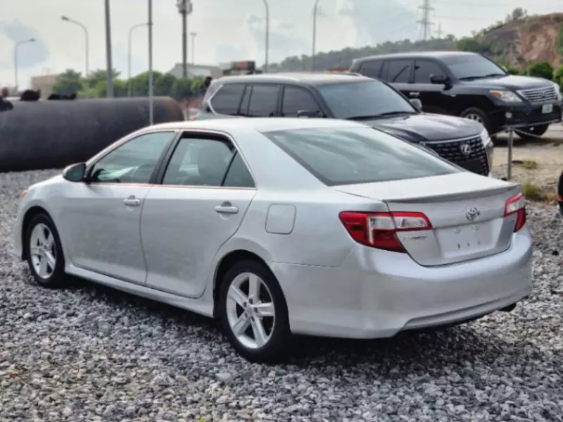 Toyota Camry   - 2013