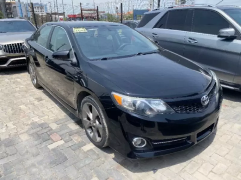 Toyota Camry   - 2012