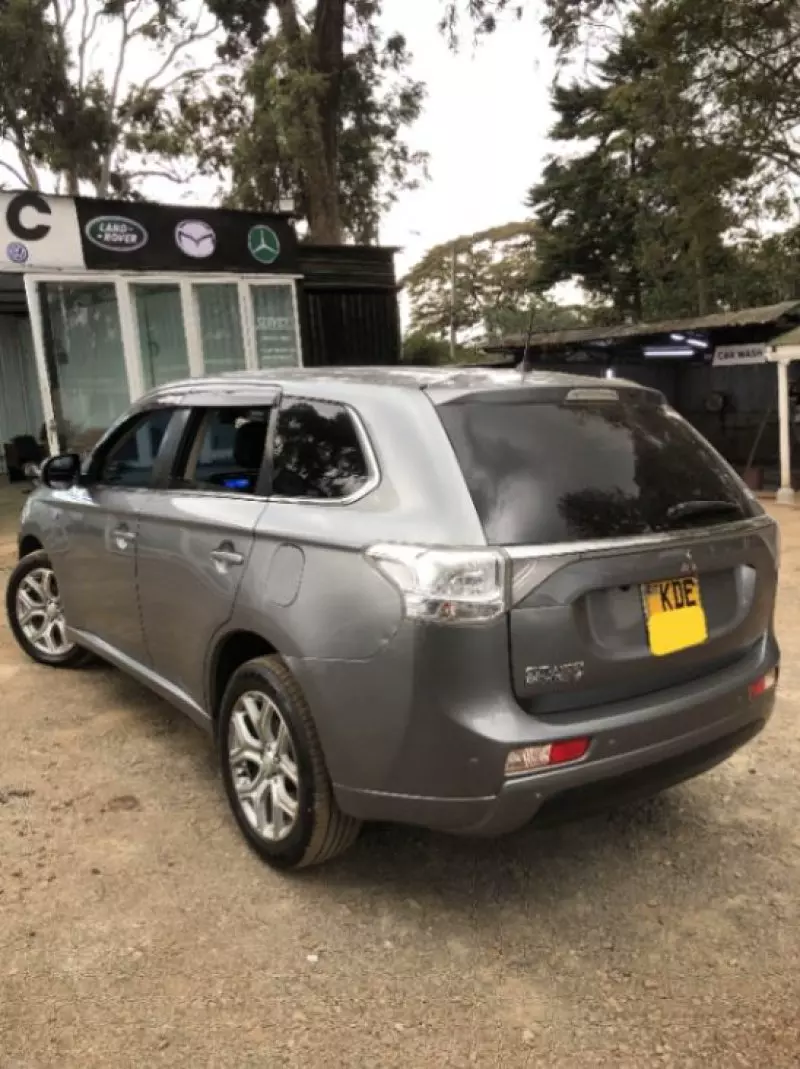 Mitsubishi OUTLANDER   - 2014