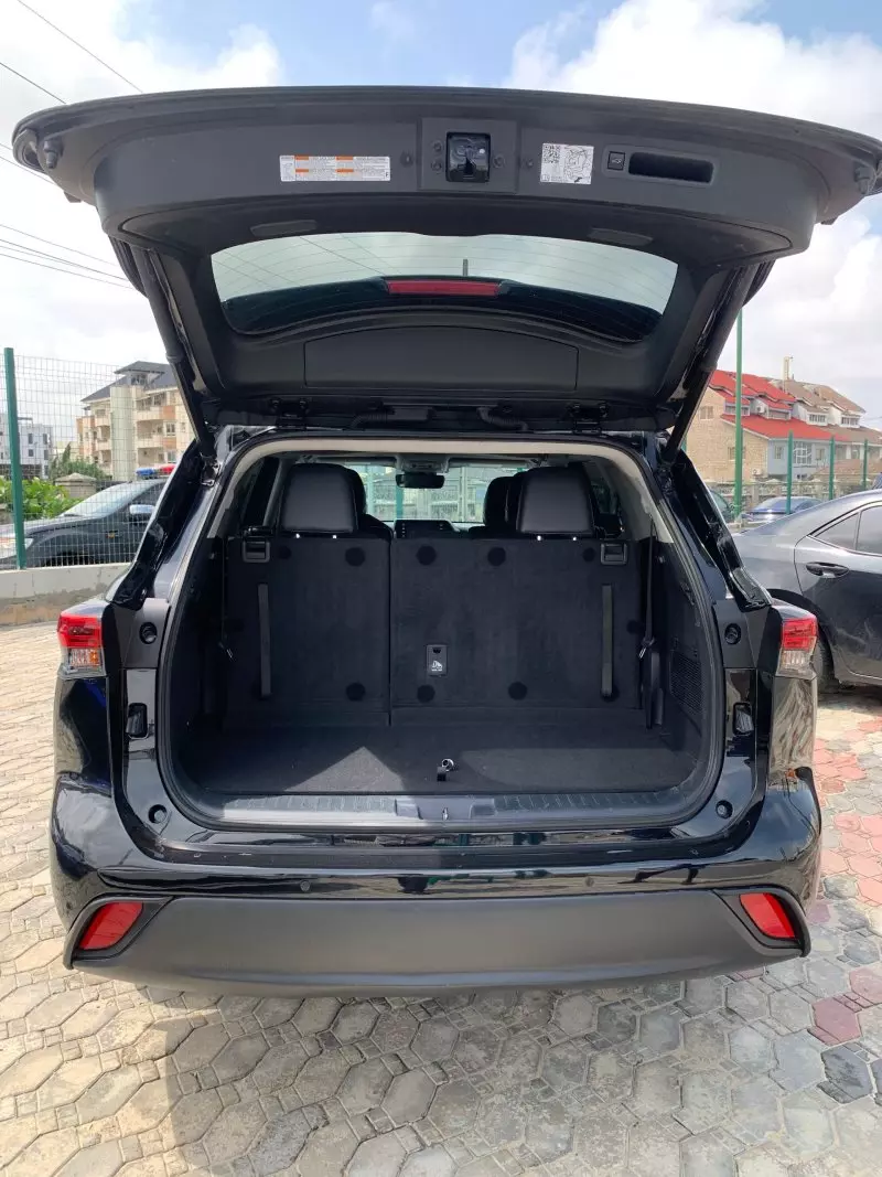 Toyota Highlander   - 2021