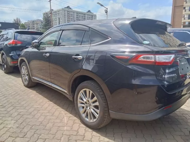 Toyota Harrier   - 2018