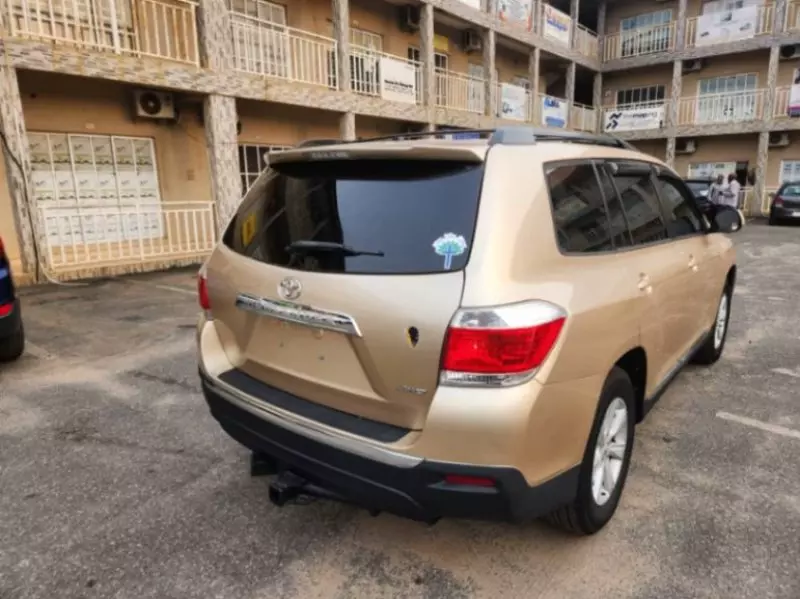 Toyota Highlander   - 2013