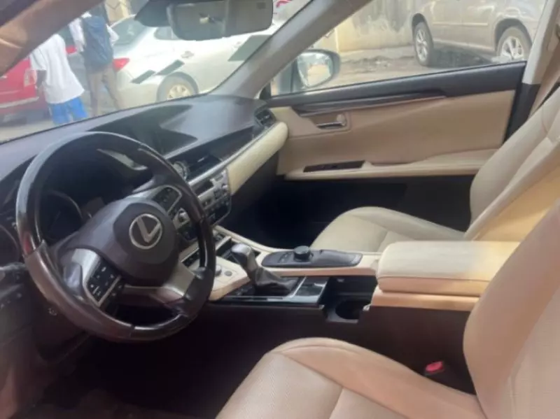 Lexus ES 330   - 2017