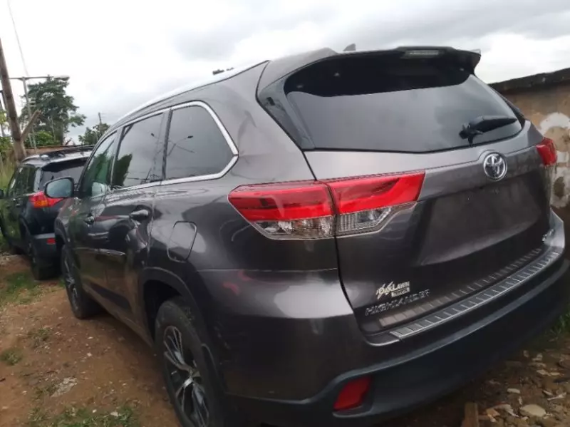 Toyota Highlander   - 2016