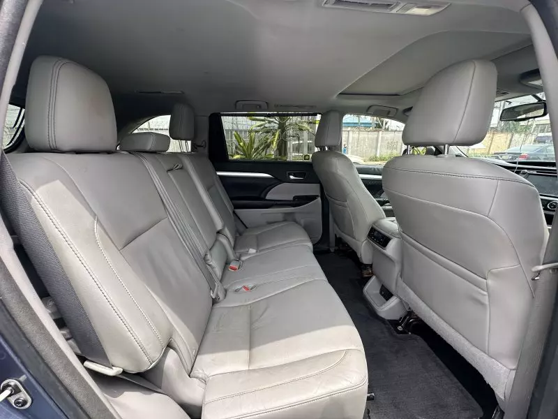 Toyota Highlander   - 2015