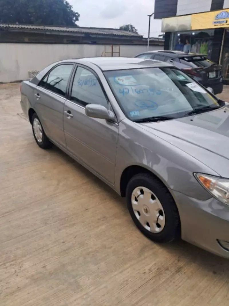 Toyota Camry   - 2005