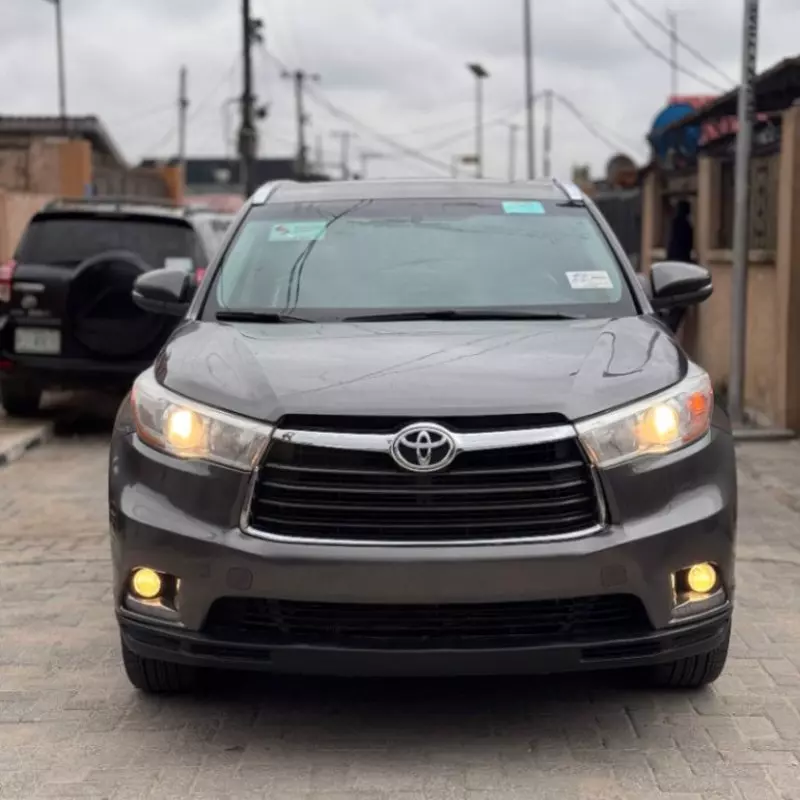 Toyota Highlander   - 2016