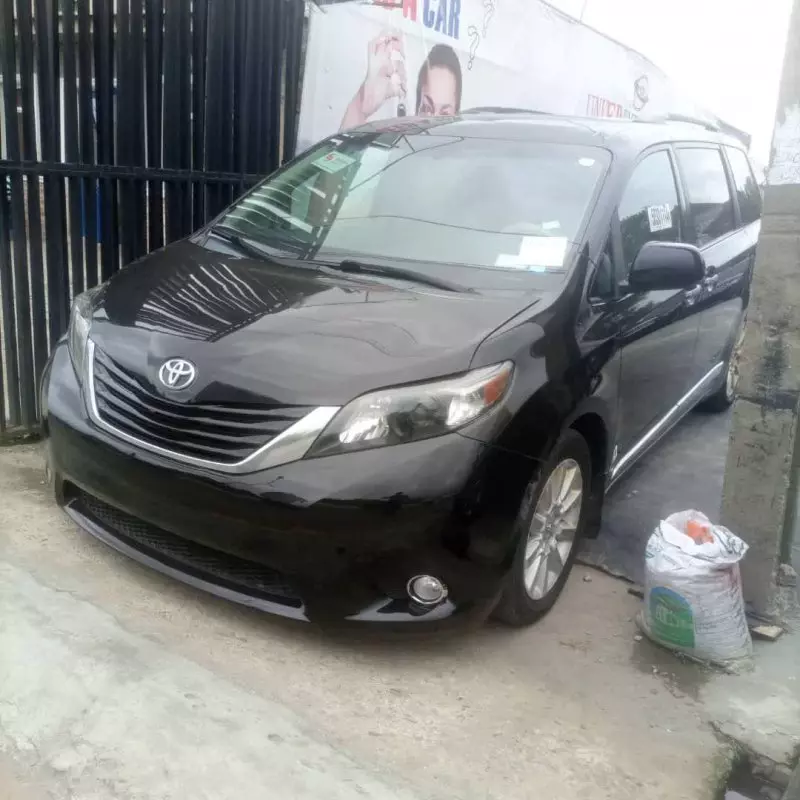 Toyota Sienna   - 2013