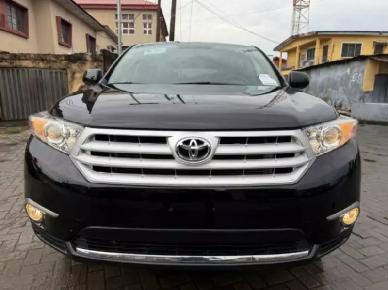 Toyota Highlander   - 2012