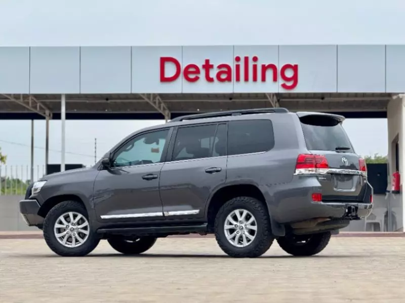 Toyota Landcruiser  V8   - 2018