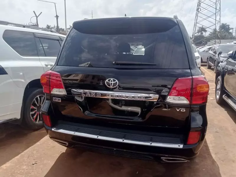 Toyota Landcruiser  V8   - 2015