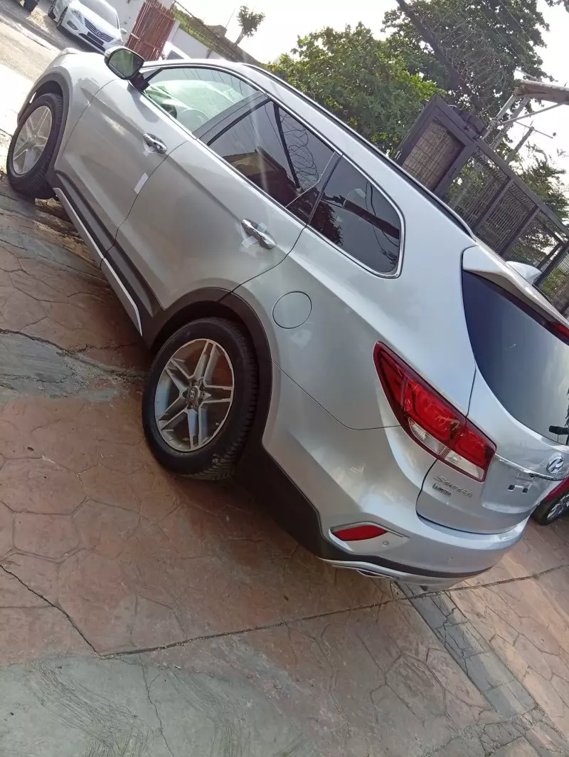 Hyundai Santa Fe   - 2017