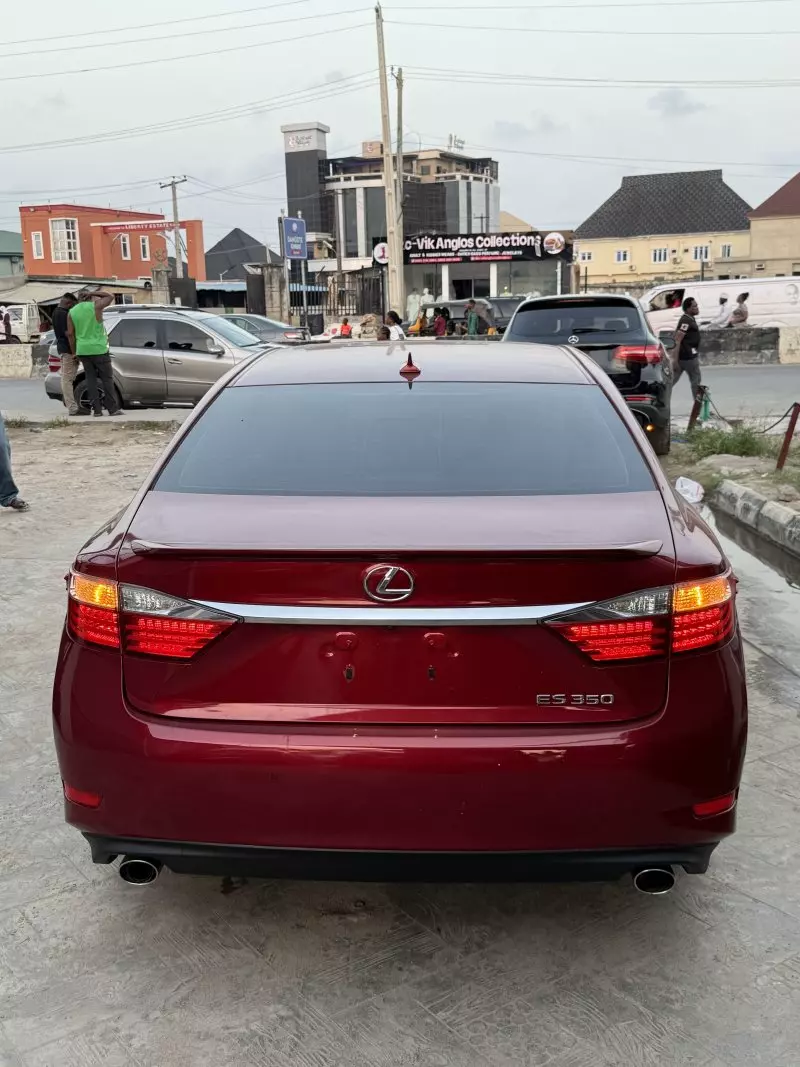 Lexus ES   - 2013