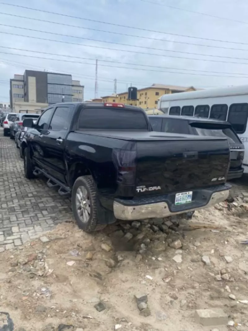 Toyota Tundra   - 2012