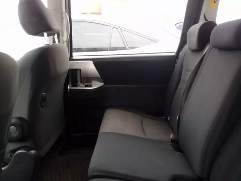 Toyota Noah   - 2011