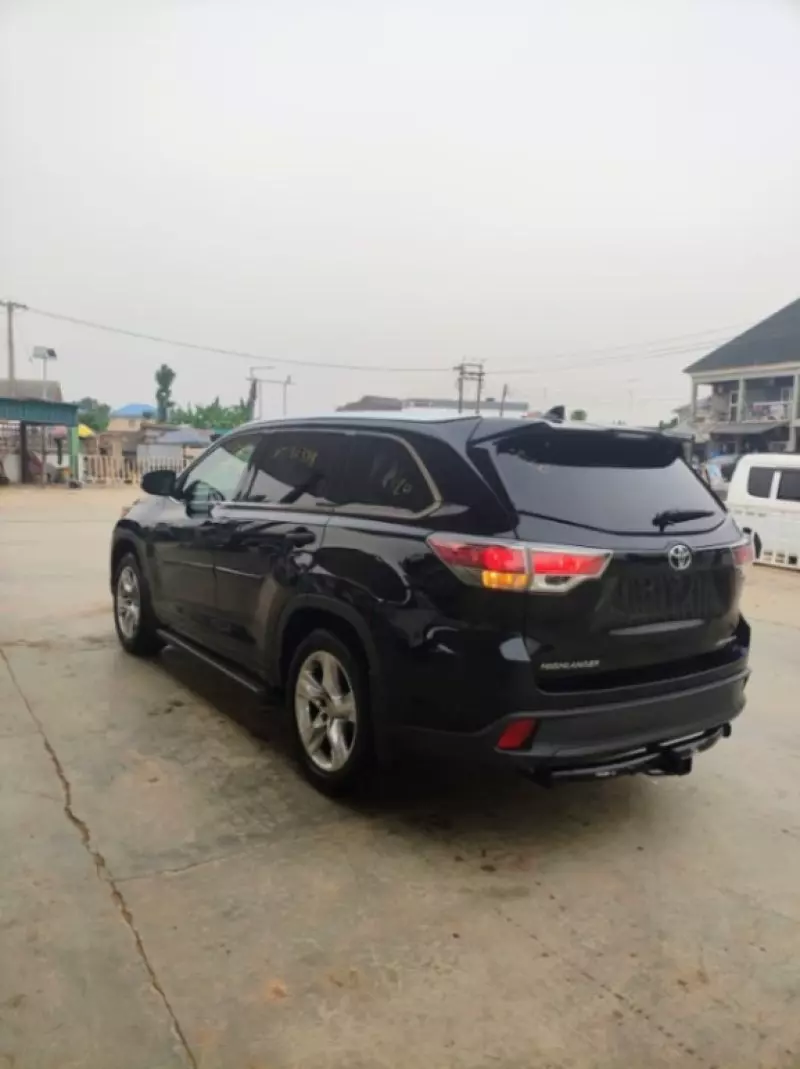 Toyota Highlander   - 2014