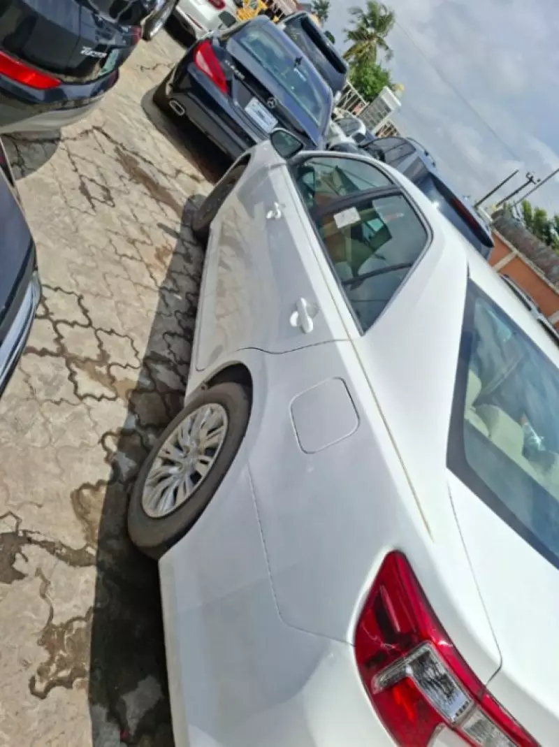 Toyota Camry   - 2013