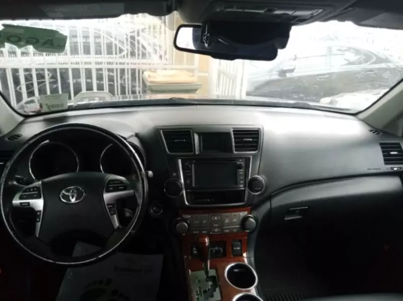 Toyota Highlander   - 2013