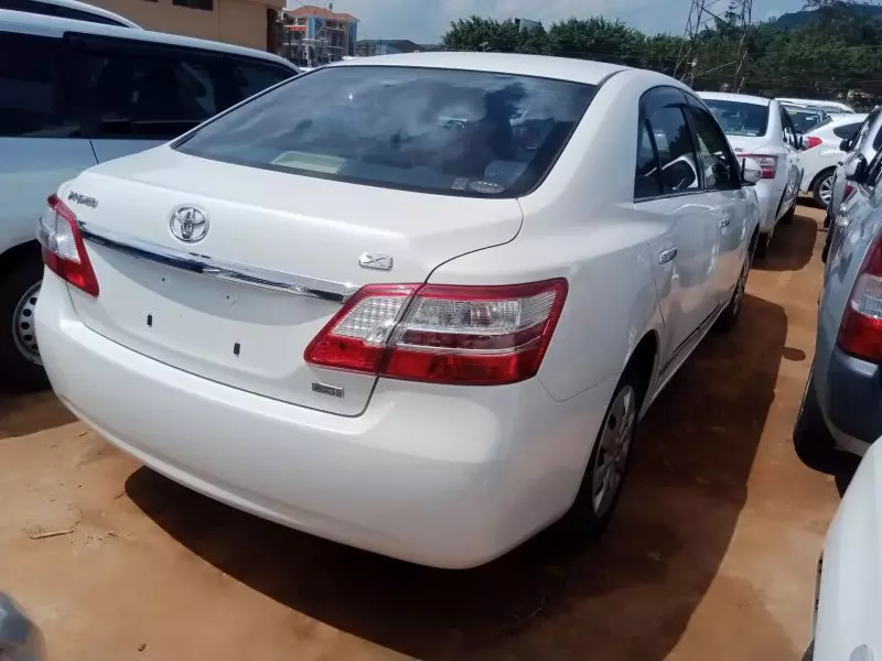 Toyota Premio    - 2014