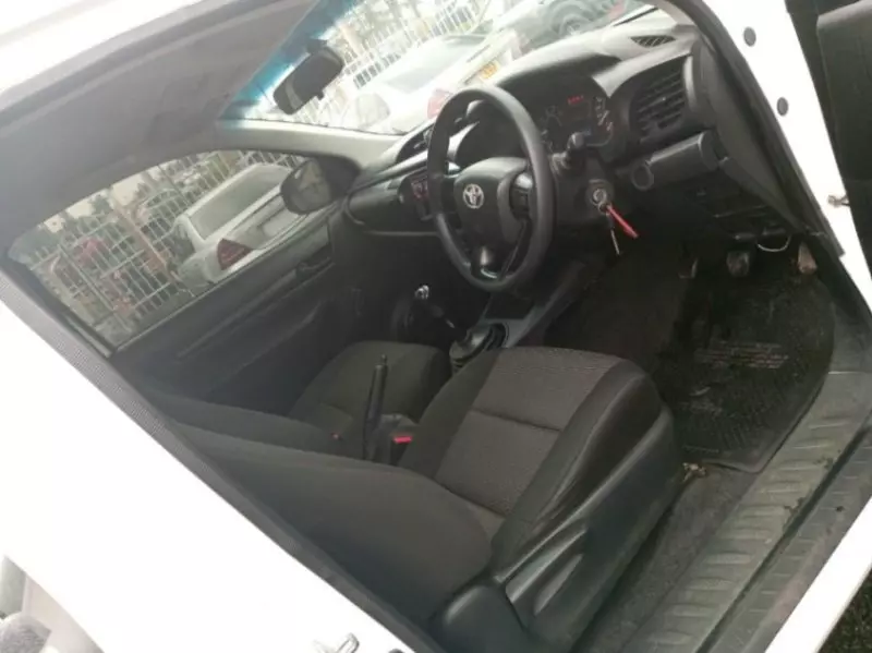 Toyota Hilux   - 2022