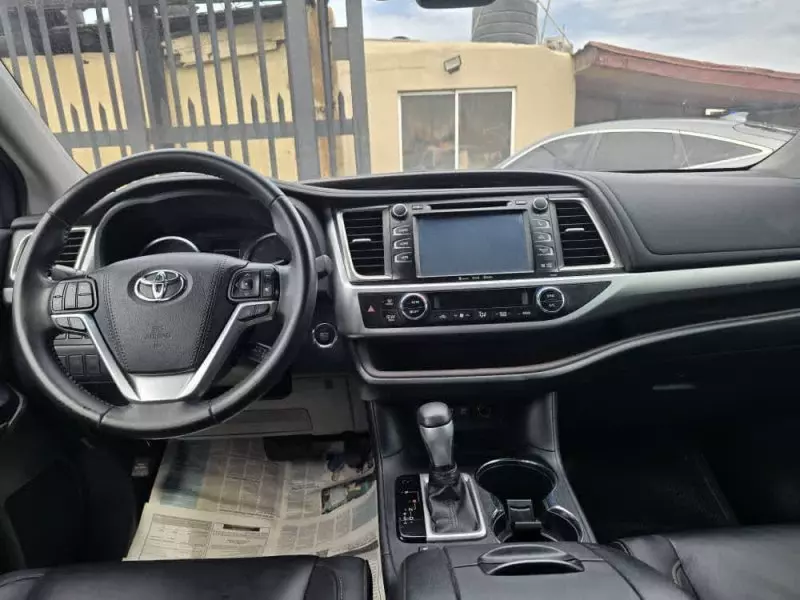 Toyota Highlander   - 2019
