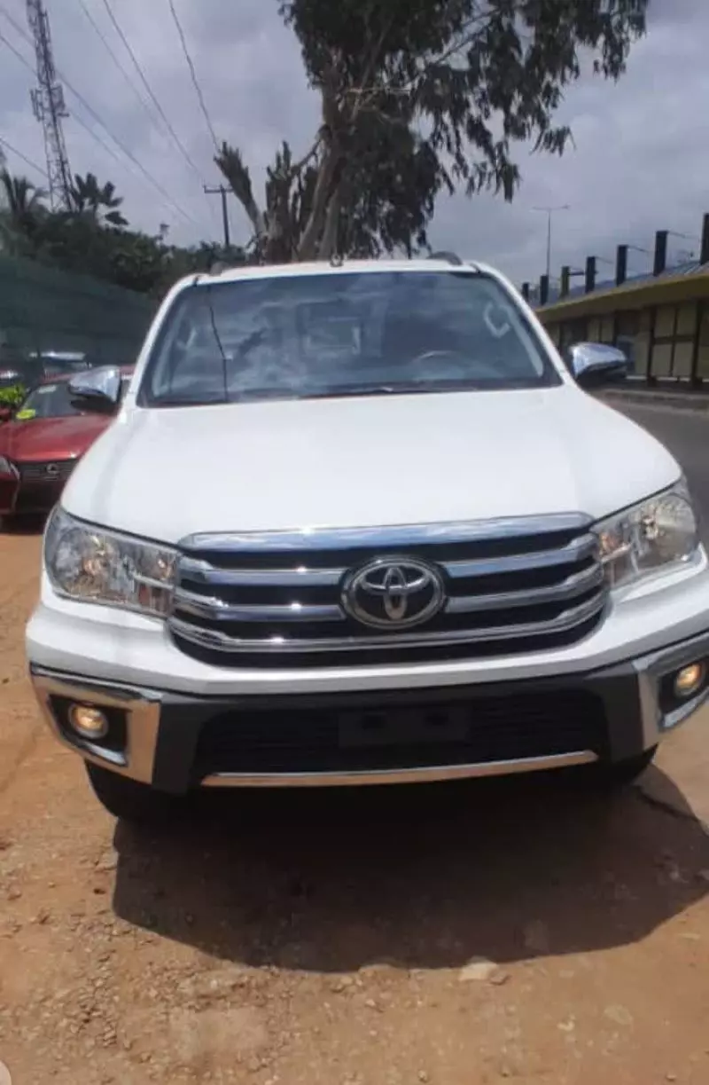 Toyota Hilux   - 2020