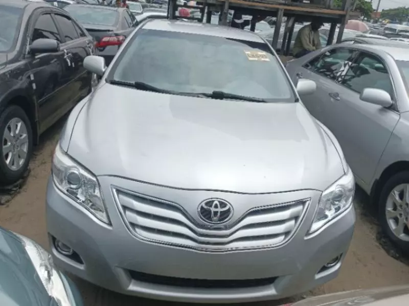 Toyota camry   - 2010