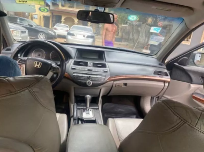 Honda Accord   - 2011