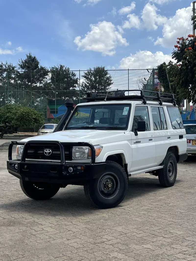 Toyota Landcruiser 76   - 2016