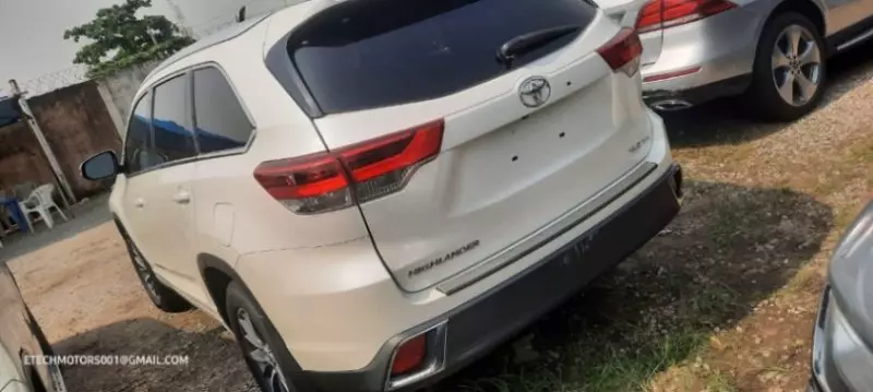 Toyota Highlander   - 2019