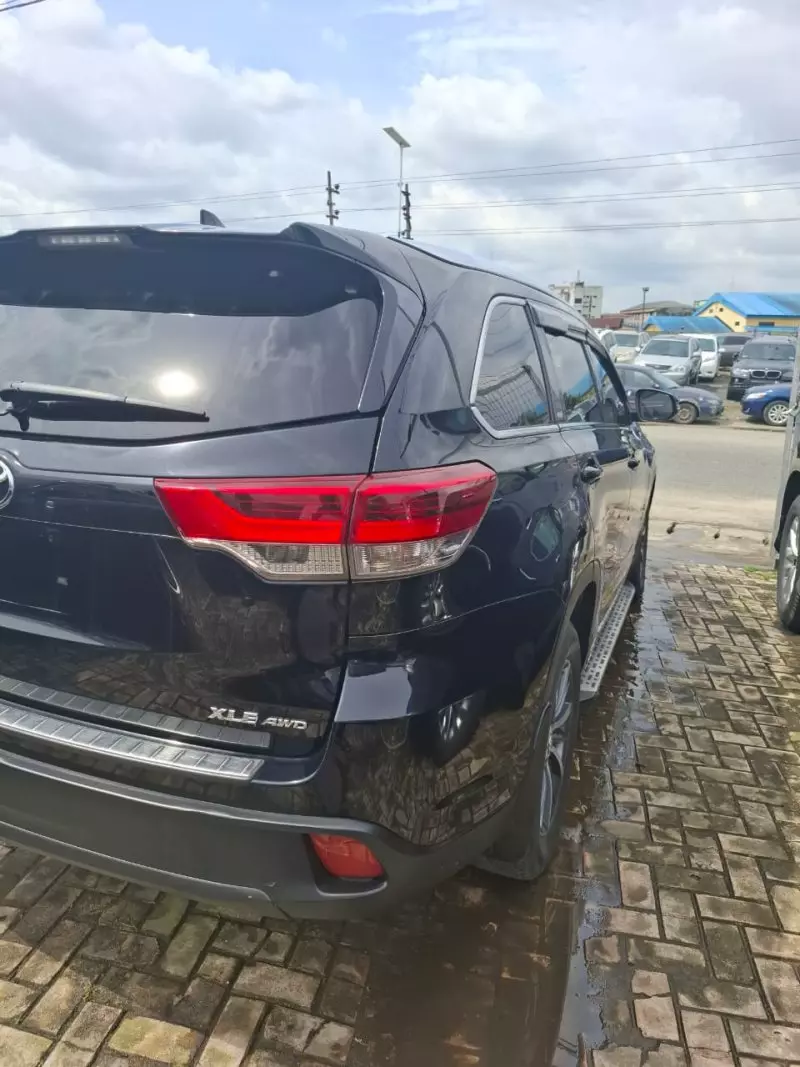 Toyota Highlander   - 2017