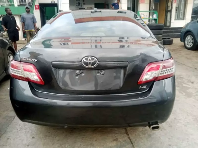 Toyota Camry   - 2010