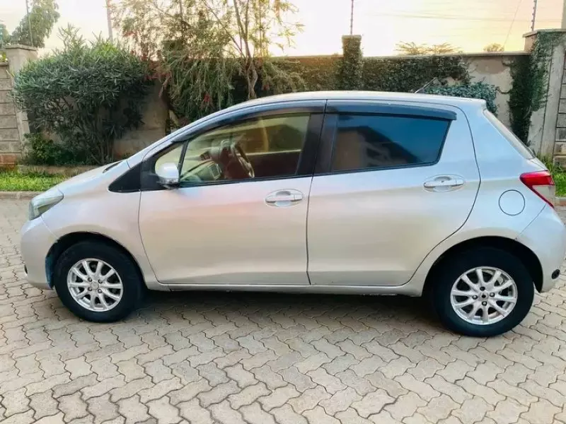 Toyota Vitz   - 2013