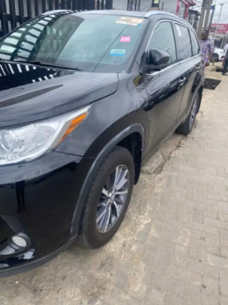 Toyota Highlander   - 2017