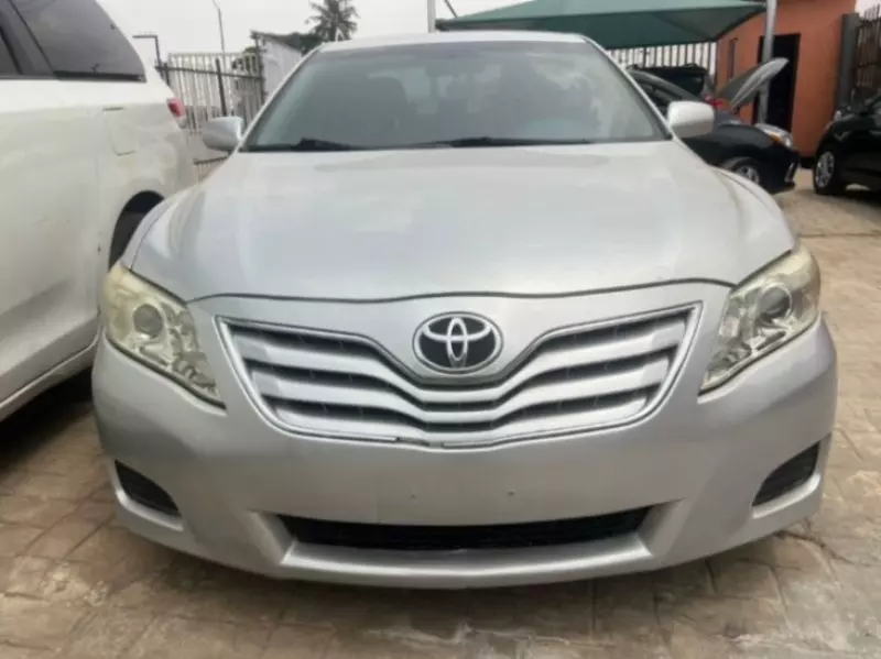 Toyota Camry   - 2010