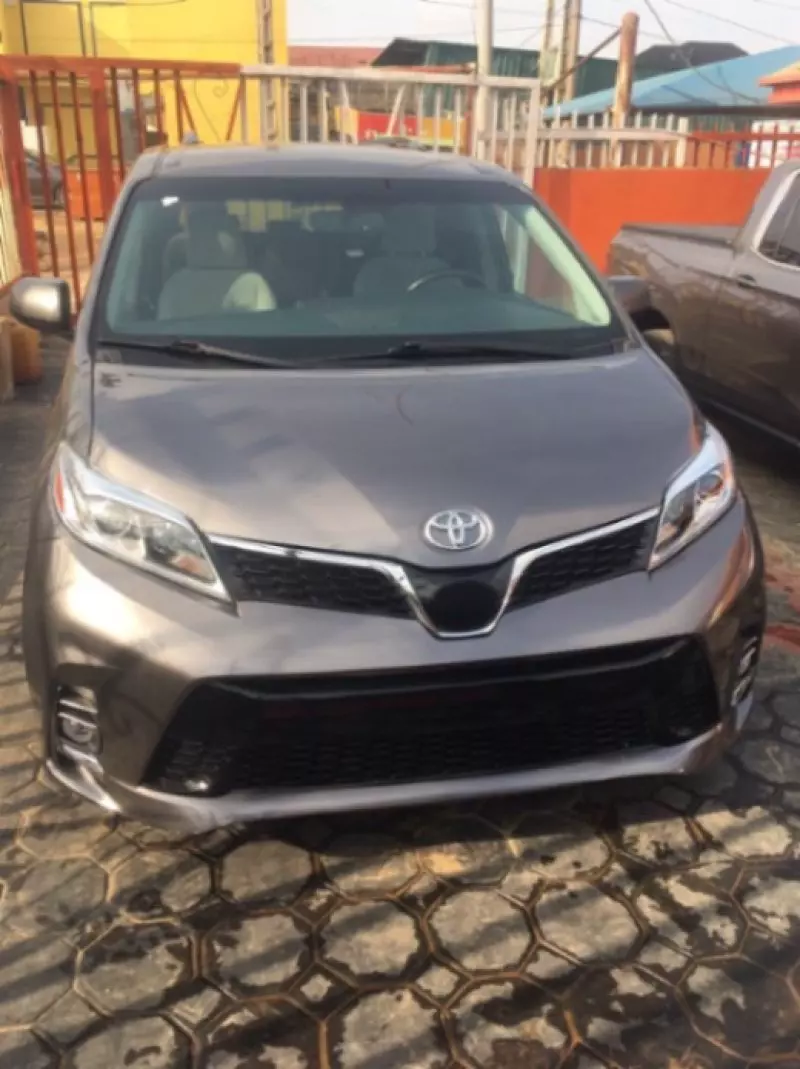 Toyota Sienna   - 2018