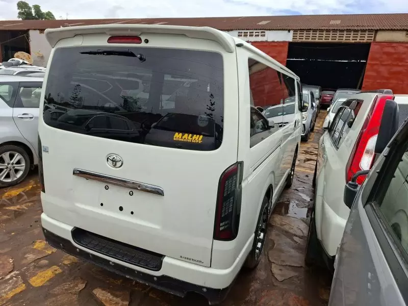 Toyota Hiace   - 2012