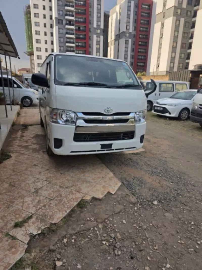 Toyota Hiace   - 2018