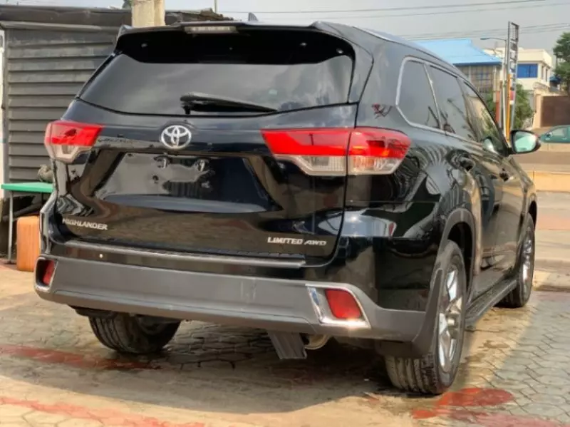Toyota Highlander   - 2019