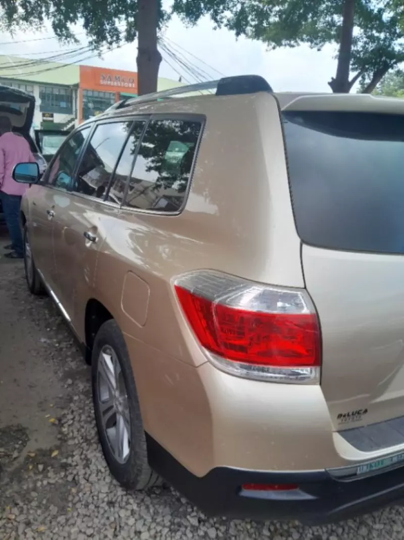 Toyota Highlander   - 2009