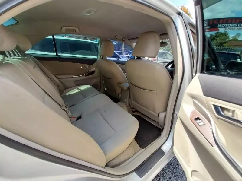 Toyota Premio    - 2009