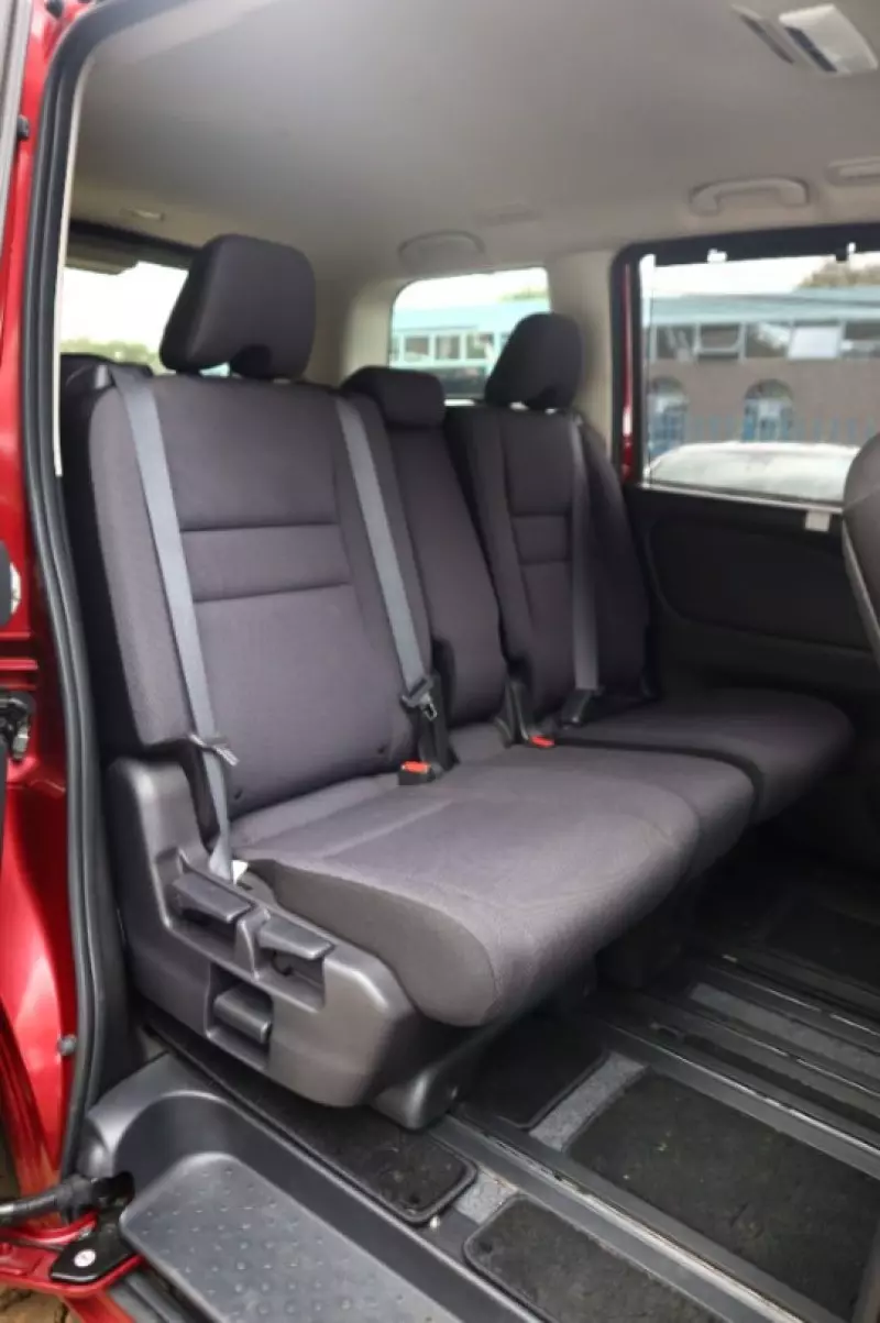 Nissan Serena   - 2017