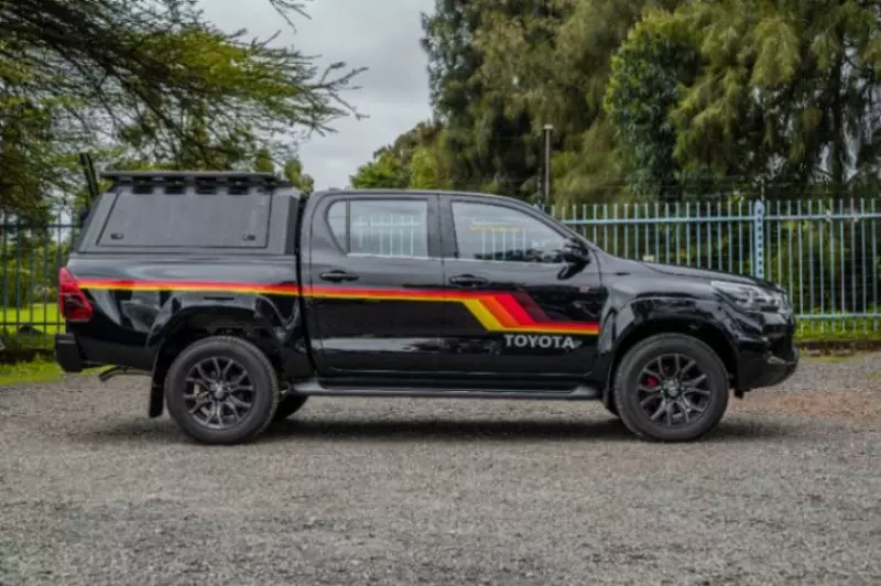 Toyota Hilux   - 2022