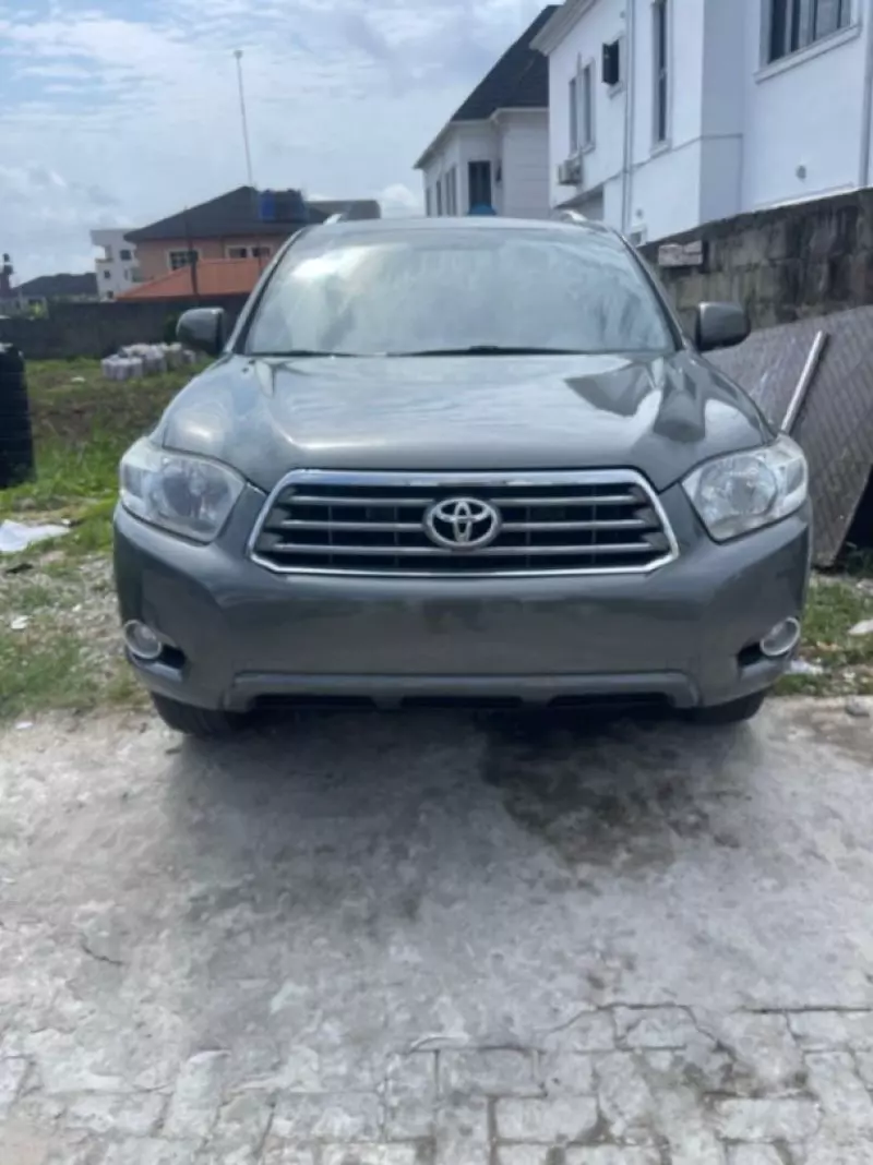 Toyota Highlander   - 2010