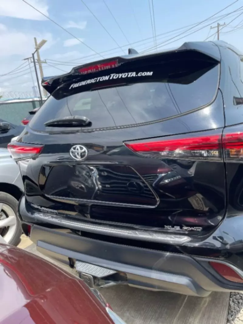 Toyota Highlander   - 2020