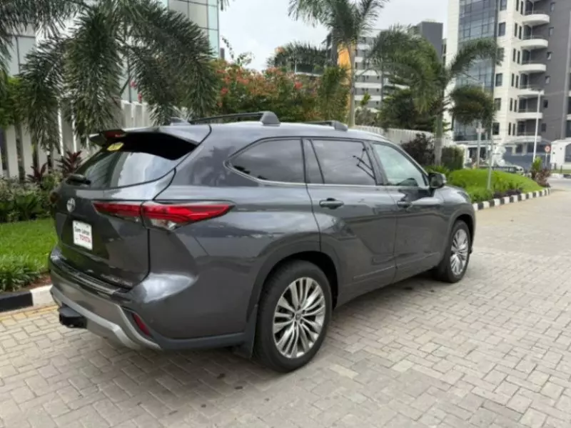 Toyota Highlander   - 2023