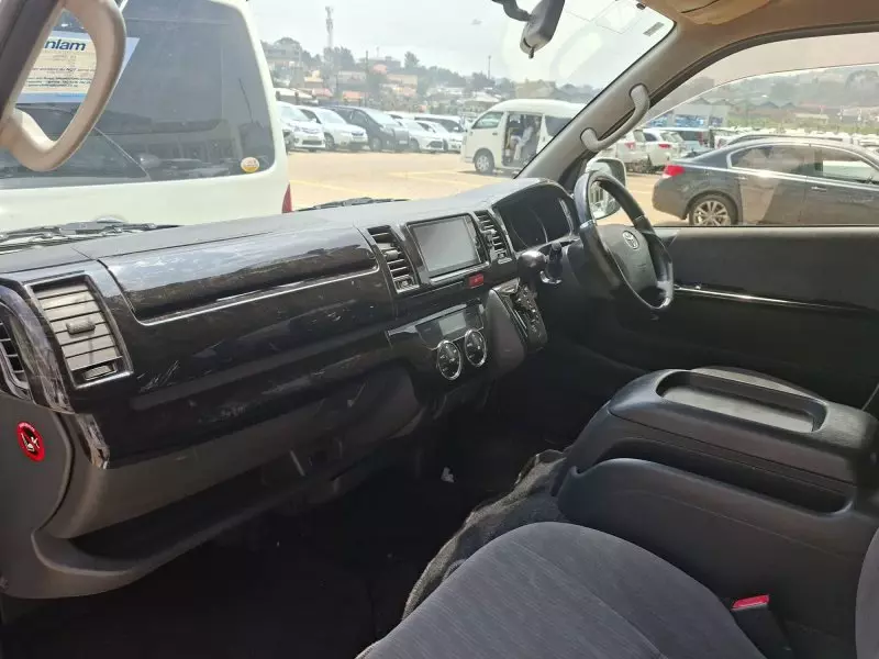 Toyota Hiace   - 2012