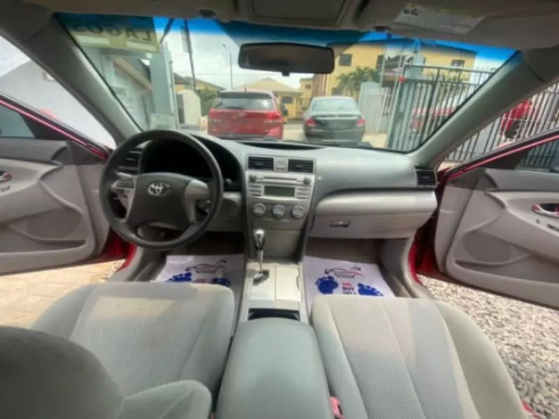 Toyota Camry   - 2010