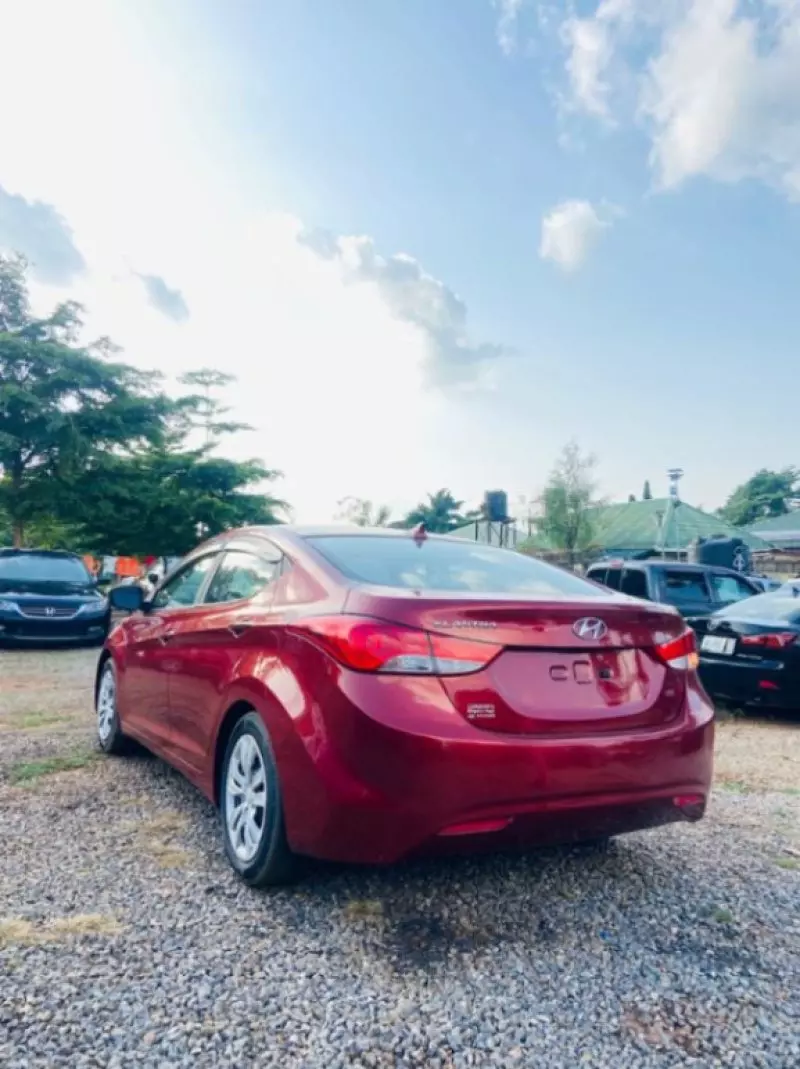 Hyundai ELANTRA CN7   - 2013